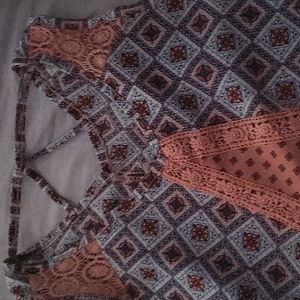 A shirt size it's large